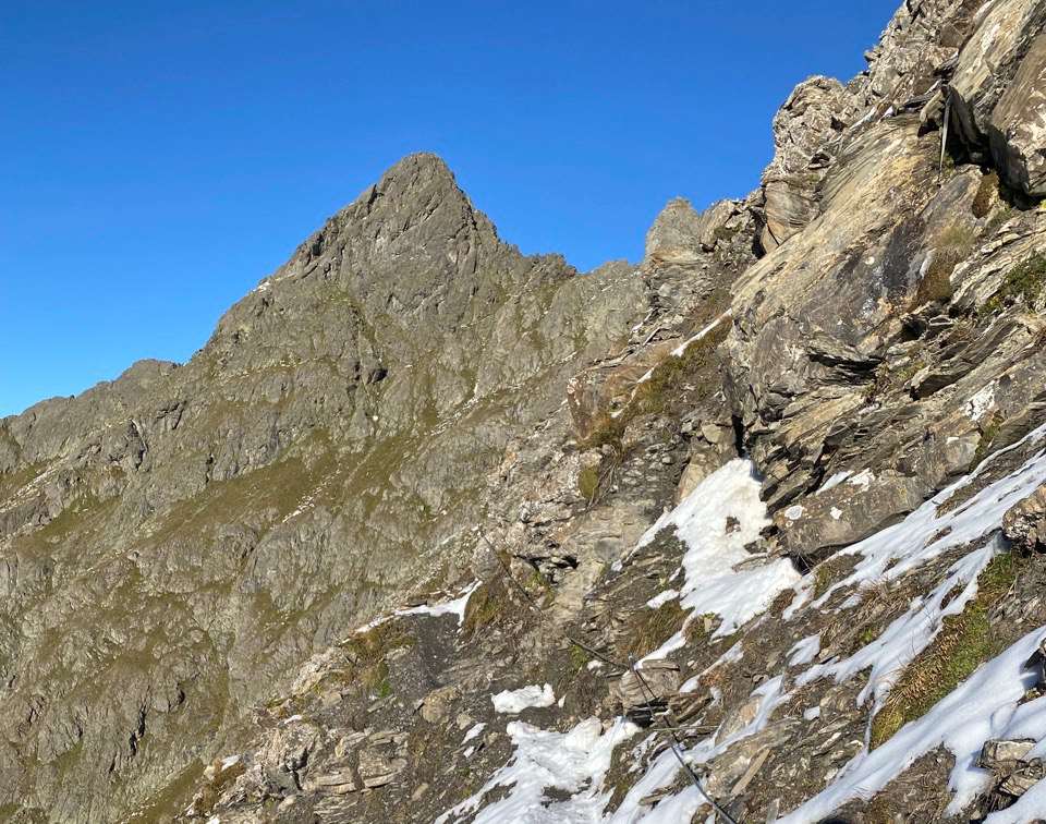 Bilkengrat’ta ilerlerken karşılayan Schwarzhorn (anlamı kara boynuz)