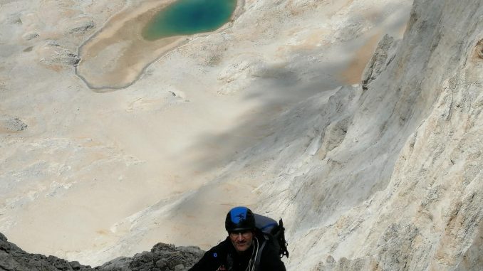 Fotoğraf 4:Volkan son ip boyunda yükselirken Fotoğraf 4:Volkan son ip boyunda yükselirken